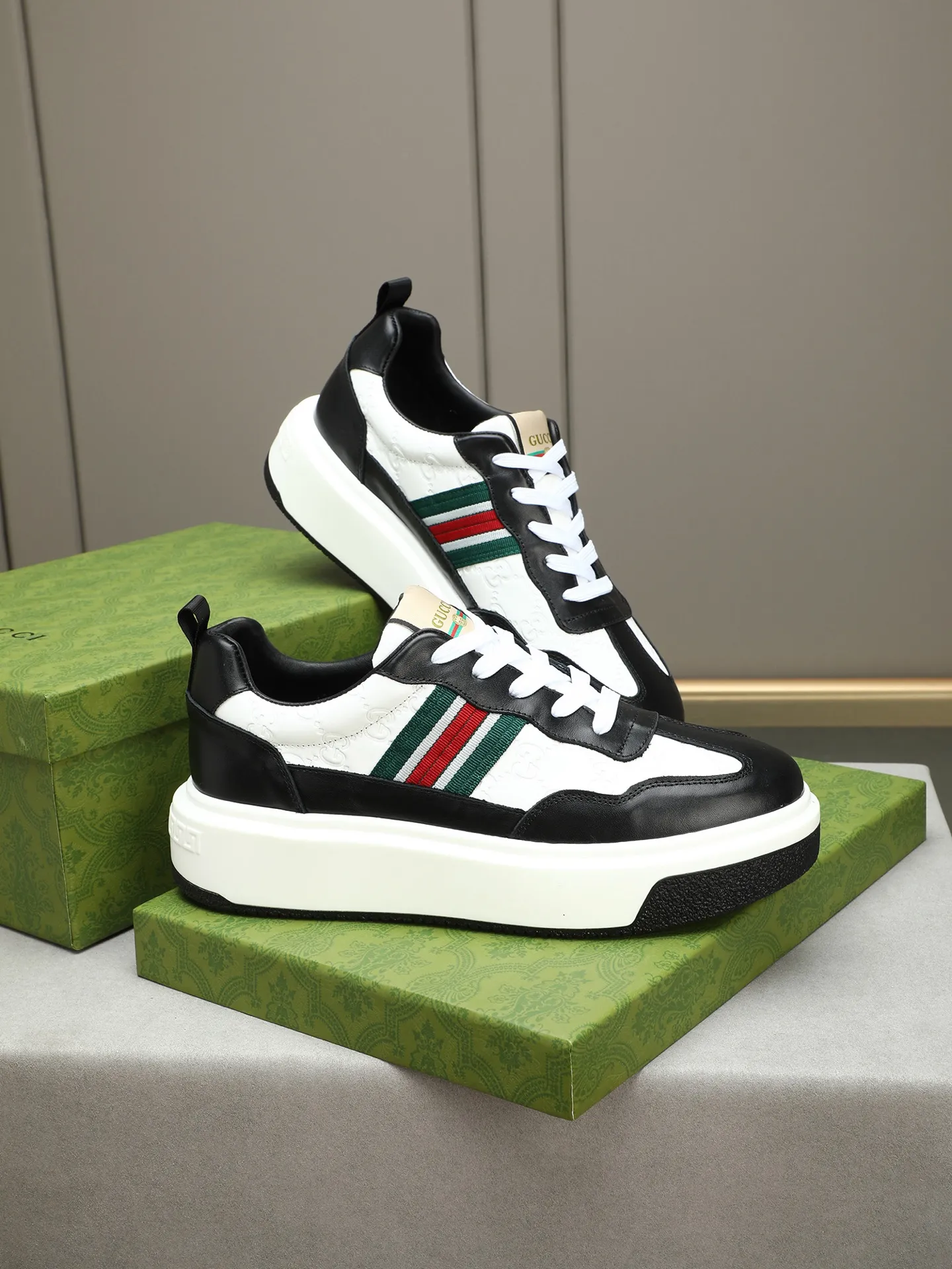 Men's shoes 💰480 New men's shoes GUCCI Fashion trend Made of first-layer calfskin ➕ washed sheep lining! The foot feels super comfortable and the workmanship is impeccable. Foam ultra-light outsole, size: 38-44 (45 customized) 4 colors to choose from!